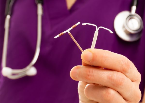Profesional de la salud con DIU