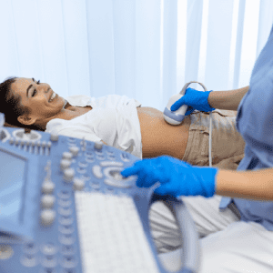 Consulta médica en ultrasonografía