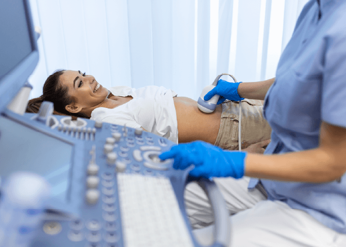 Consulta médica en ultrasonografía