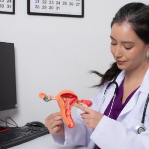 Profesional de la salud con Utero prevención cancer cuello uterino